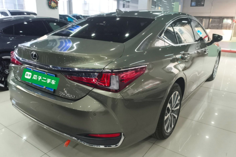 雷克萨斯ES 2021款 200 卓越版车身外观7