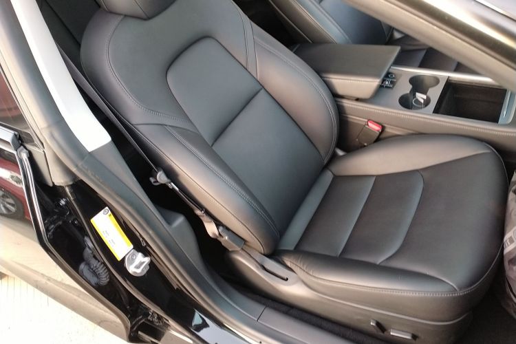 特斯拉 Model 3 2022款 后轮驱动版局部细节41