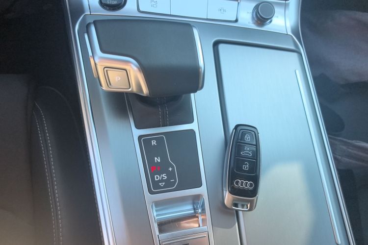 奥迪A7L 2024款 45 TFSI 豪华型中控内饰18