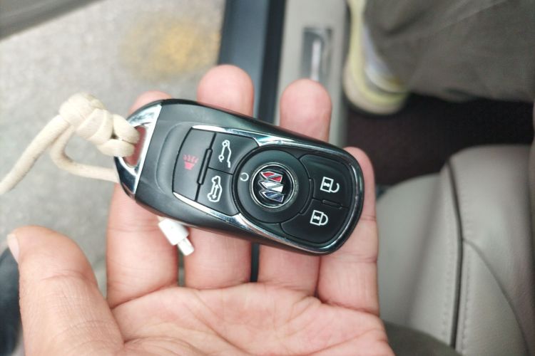 别克GL8 2021款 陆上公务舱 652T 尊贵型中控内饰11