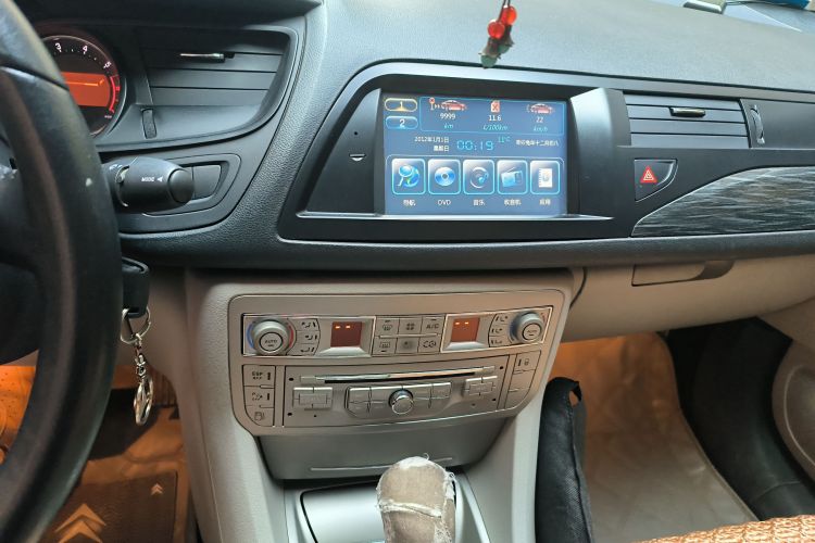 雪铁龙C5 2012款 2.0L 自动尊享型中控内饰16