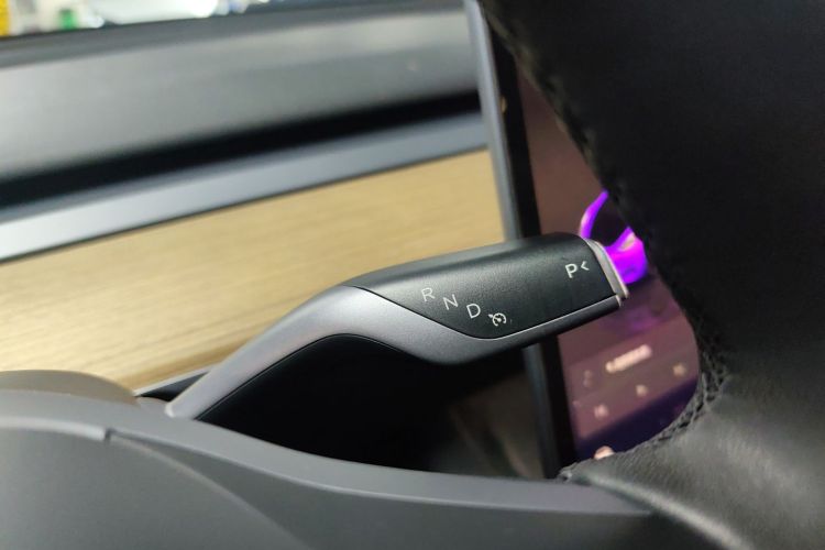 特斯拉 Model Y 2022款 长续航全轮驱动版中控内饰18