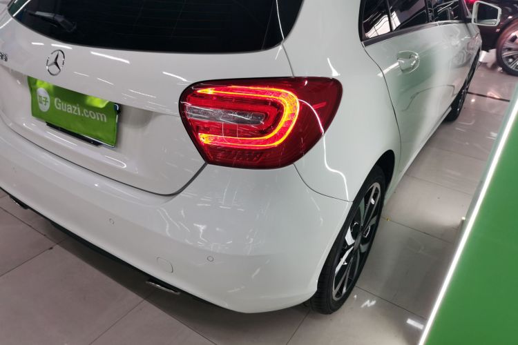 奔驰A级(进口) 2015款 A 200 时尚型车身外观9