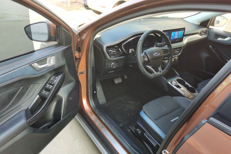 福特 福克斯 2021款 猎装版 EcoBoost 180 自动猎潮型中控内饰7003