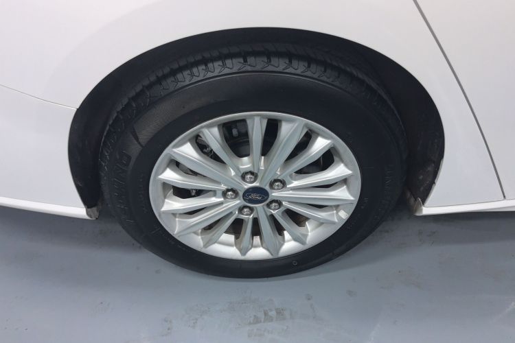 福特 福克斯 2020款 三厢 EcoBoost 180 自动锋潮型车身外观6008