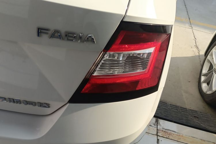 斯柯达 晶锐 2017款 1.4L 自动车享版车身外观9