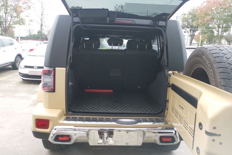 北京BJ40 2019款 2.3T 自动四驱环塔冠军版 国VI机舱底盘23