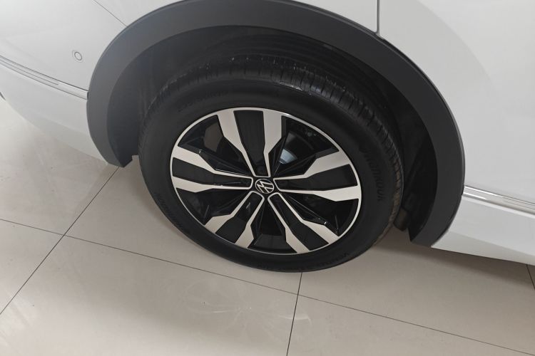 大众 途观L 2025款 出众款 330TSI 自动两驱R-Line龙耀版车身外观6008