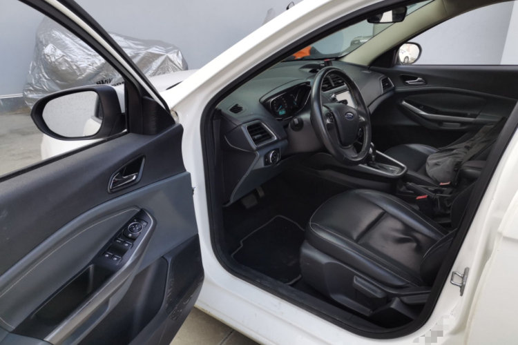 福特 福睿斯 2015款 1.5L 自动时尚型中控内饰20