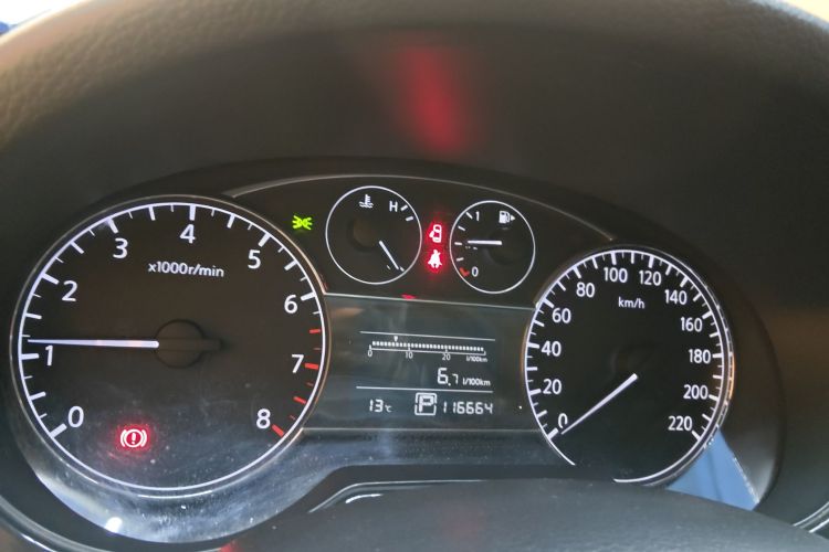 日产 骐达TIIDA 2014款 1.6L CVT智能型中控内饰14