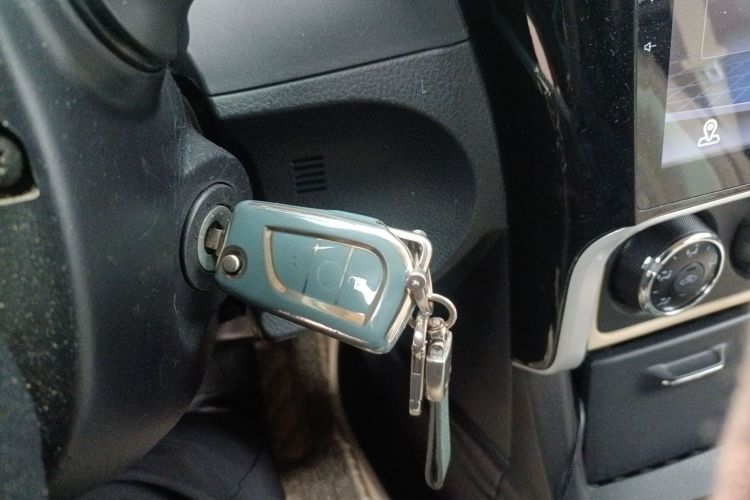 丰田 卡罗拉 2017款 改款 1.2T S-CVT GL中控内饰11