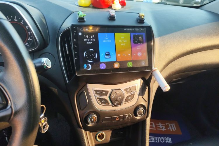 奇瑞 艾瑞泽5 2017款 1.5L CVT领潮版中控内饰16