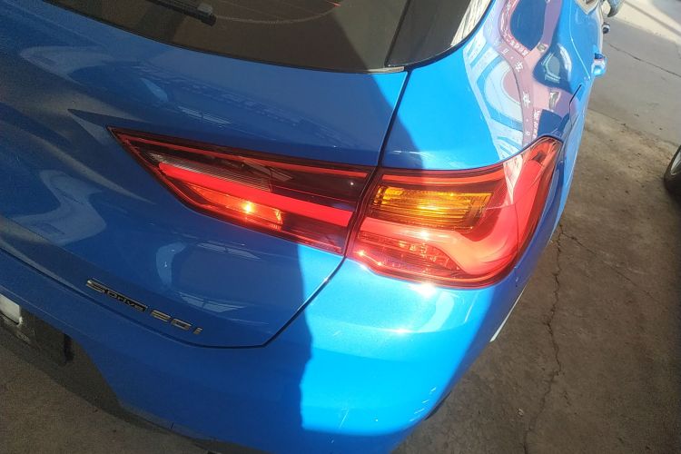 宝马X2 2020款 sDrive20i M越野套装车身外观9