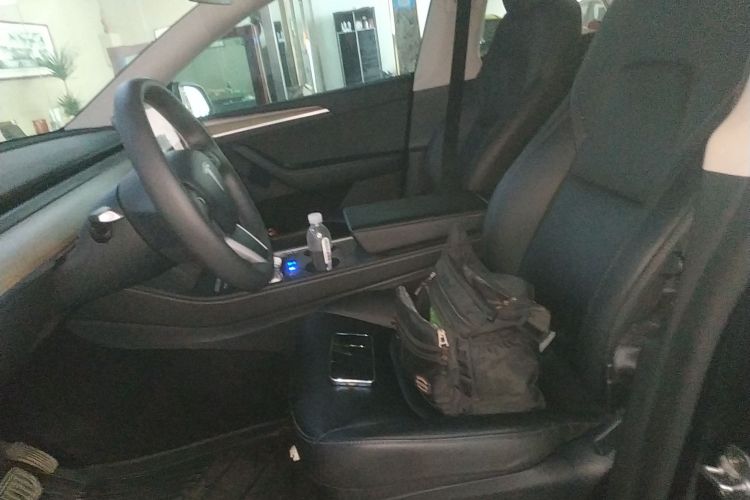 特斯拉 Model Y 2022款 改款 后轮驱动版局部细节19