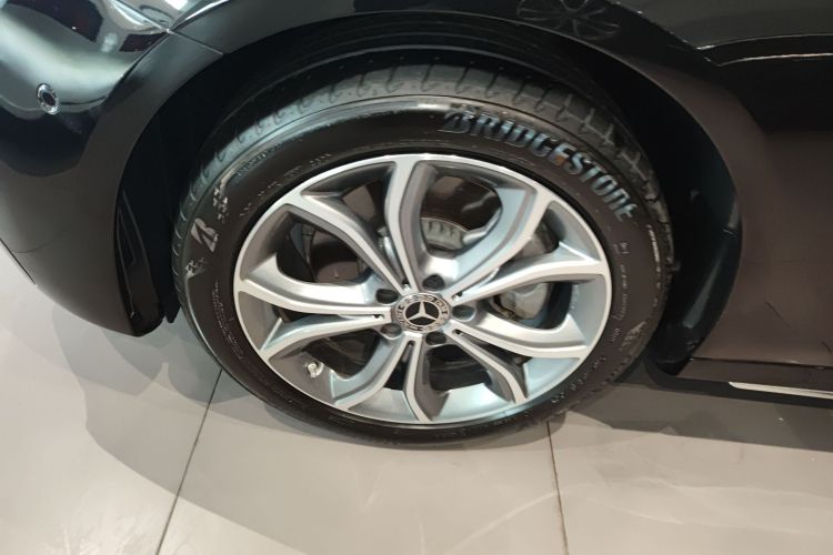 奔驰E级 2023款 E 300 L 运动时尚型车身外观35