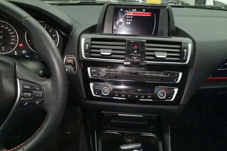 宝马1系(进口) 2015款 120i 运动设计套装中控内饰16