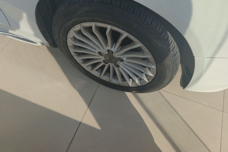 奥迪A4L 2016款 35 TFSI 典藏版 S line舒适型车身外观10