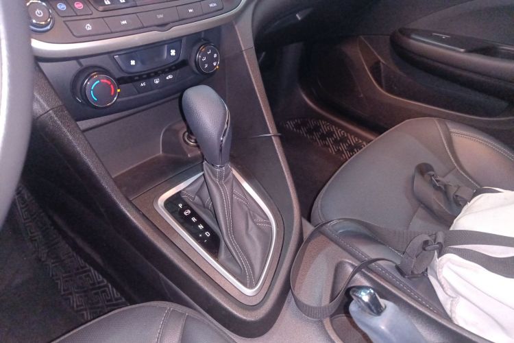 别克 英朗 2021款 改款 典范 1.5L 自动精英型中控内饰18