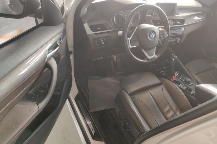 宝马X1 2019款 sDrive18Li 尊享型中控内饰20