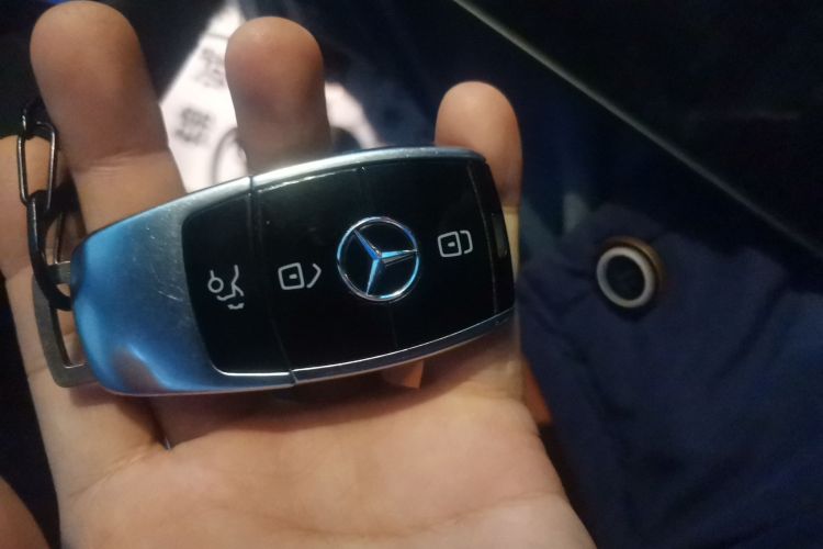 奔驰E级 2017款 E 300 运动型中控内饰7001