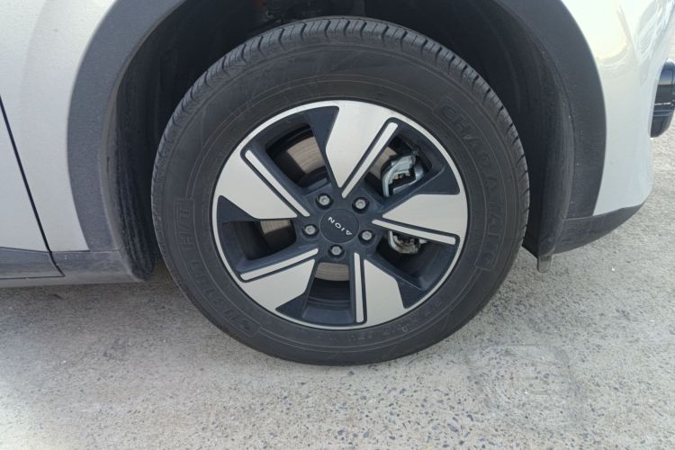 埃安 AION UT 2025款 420智豪版车身外观10