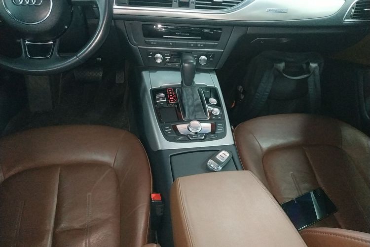 奥迪A6L 2018款 30周年年型 45 TFSI quattro 运动型中控内饰18