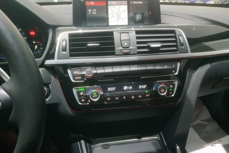 宝马3系GT 2020款 320i M运动曜夜版中控内饰16