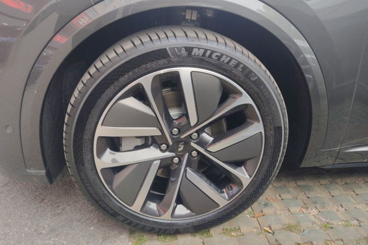 理想汽车 理想L9 2024款 Ultra车身外观6006