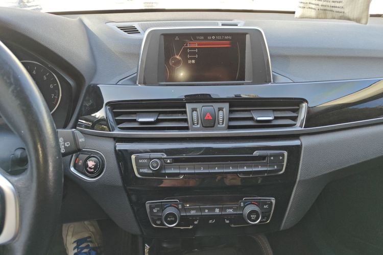 宝马X1 2016款 sDrive20Li 豪华型中控内饰16