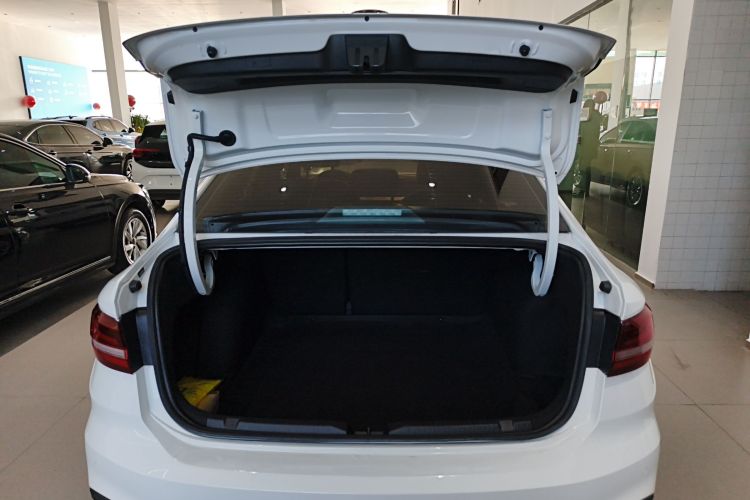 大众 朗逸 2023款 改款 1.5L 自动得逸版机舱底盘23