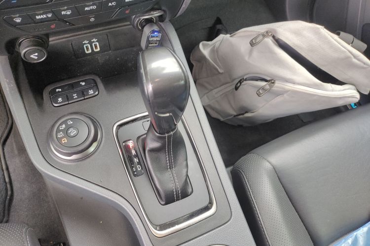 福特 撼路者 2017款 2.0T 汽油自动四驱旗舰版 7座局部细节18