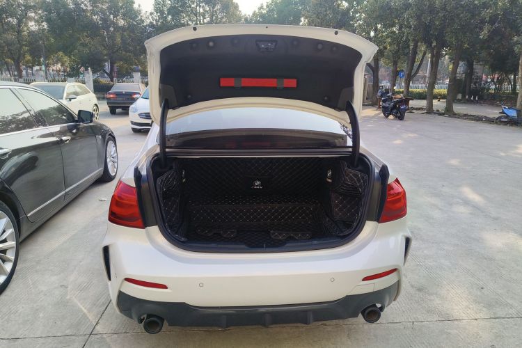 宝马1系 2022款 125i M运动曜夜版局部细节23