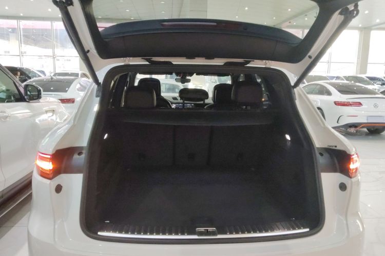 保时捷 2018款 Cayenne 3.0T机舱底盘23