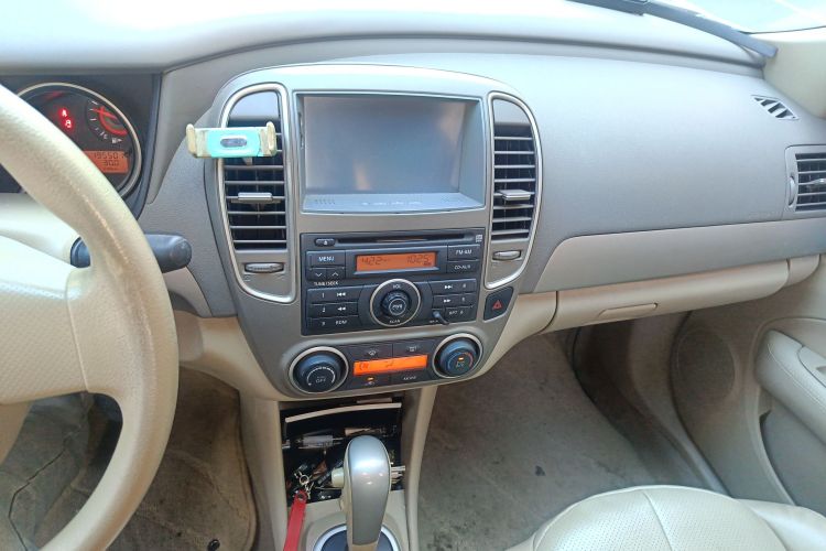 日产 轩逸 2012款 经典 1.6XE 自动舒适版中控内饰16