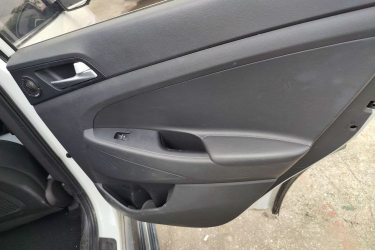 现代 途胜 2018款 1.6T 双离合两驱15周年特别版中控内饰45