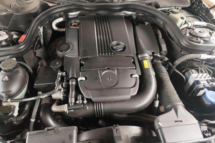 奔驰E级 2014款 改款 E 260 L 运动型机舱底盘24