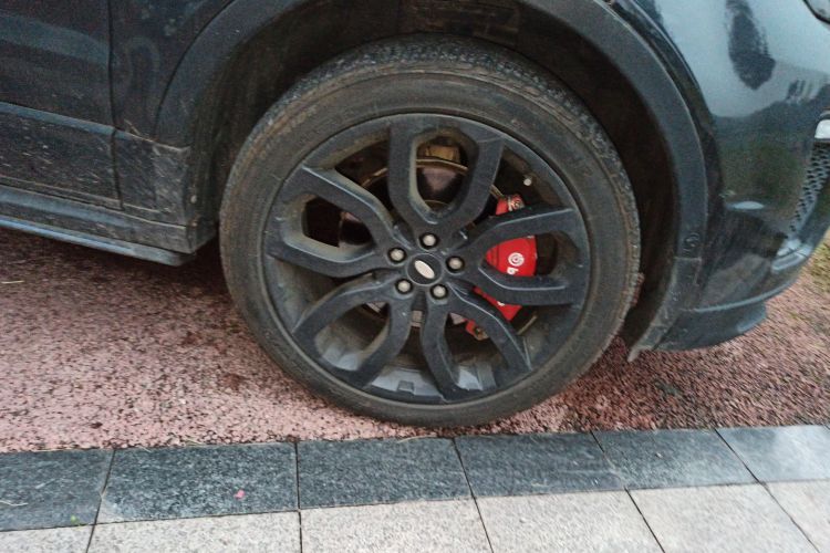 路虎 揽胜极光 2018款 240PS SE DYNAMIC 智锐版车身外观10