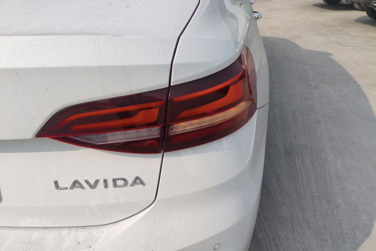 大众 朗逸 2023款 1.5L 自动五百万版车身外观9