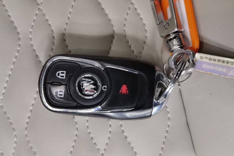 别克GL8 2022款 陆上公务舱 652T 舒适型中控内饰7001