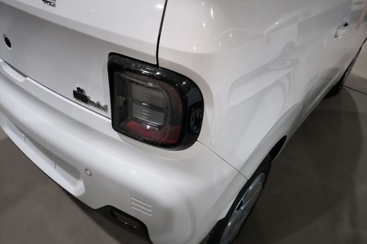 吉利银河 2024款 熊猫mini 200km 耐力熊车身外观9