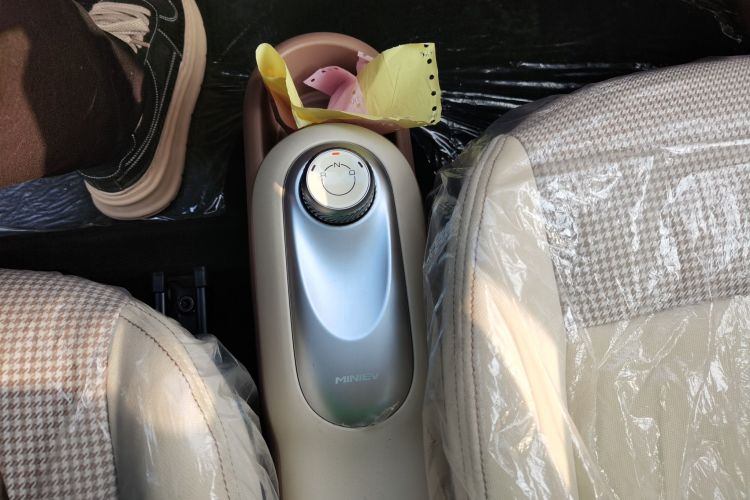 五菱汽车 宏光MINIEV 2025款 四门版 进阶款中控内饰18