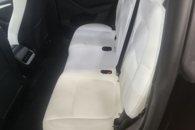 特斯拉 Model Y 2023款 长续航全轮驱动版中控内饰7004