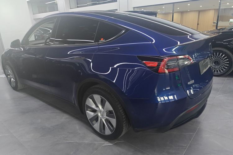 特斯拉 Model Y 2022款 改款 后轮驱动版车身外观4