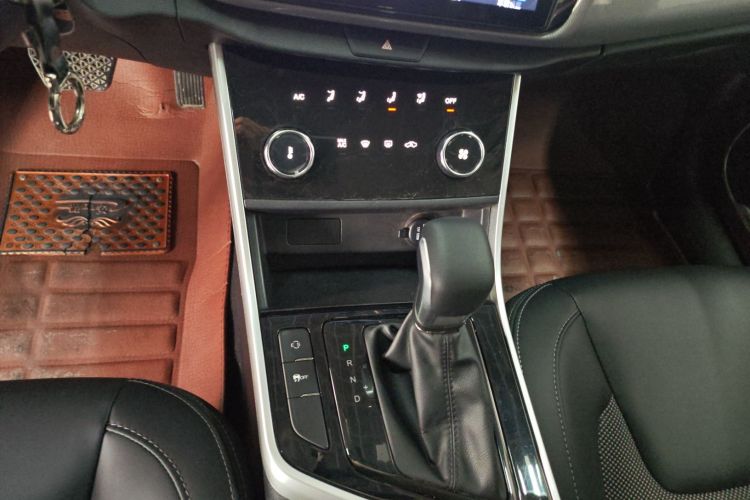 奇瑞 艾瑞泽5 2019款 1.5L CVT青春版 国V中控内饰18