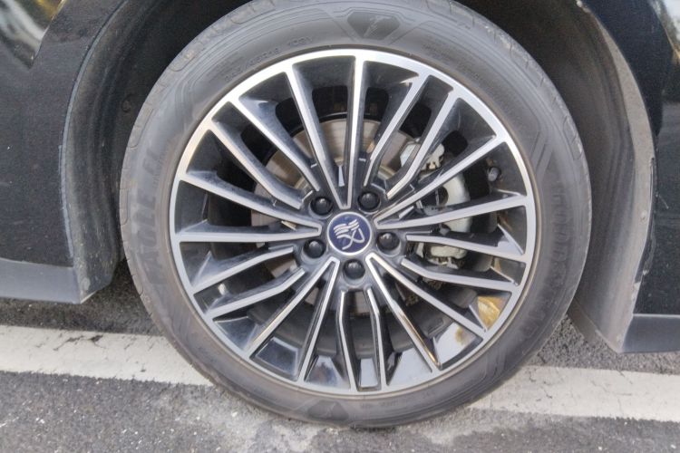 比亚迪 汉 2022款 DM-i 121KM 尊荣型车身外观10