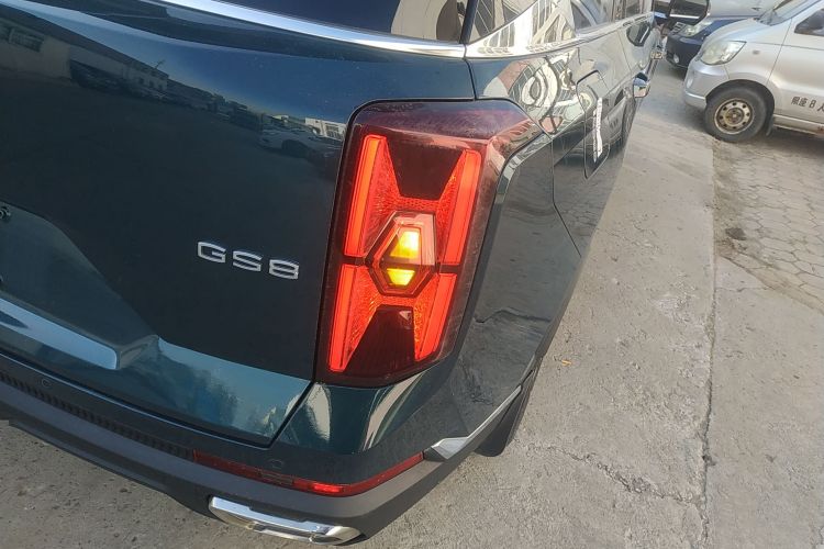 广汽传祺 传祺GS8 2022款 领航系列 2.0TGDI 两驱豪华智联版（七座）车身外观9