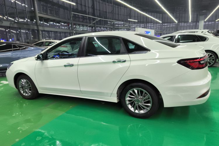 启辰D60 2023款 PLUS 1.6L XL CVT悦领版车身外观4