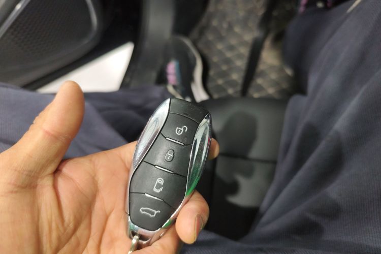 红旗HS3 PHEV 2024款 PHEV 115km 劲为版中控内饰7001