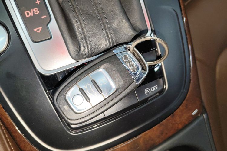 奥迪A4L 2016款 35 TFSI 典藏版 S line舒适型中控内饰7001