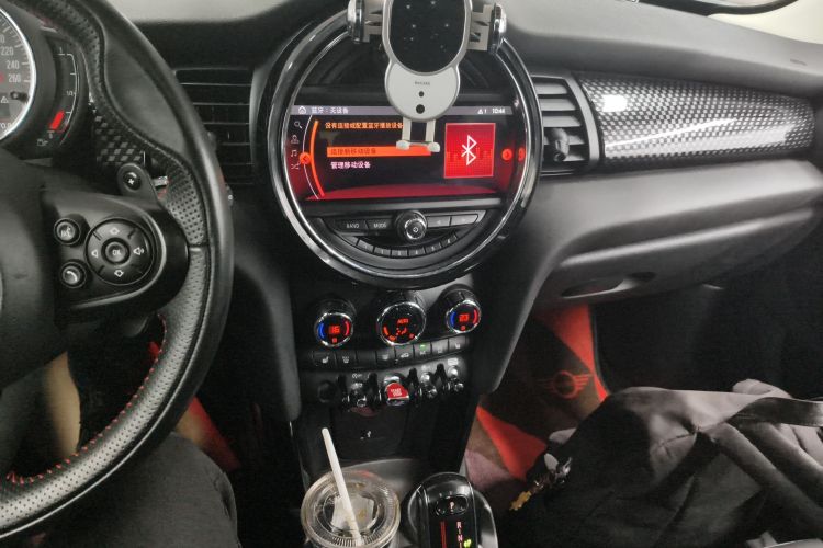 MINI 2019款 2.0T COOPER S 经典派 五门版中控内饰16